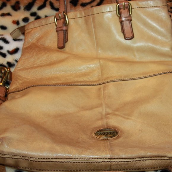 Fossil Explorer Leather Crossbody Tote Bag - Picture 7 of 9